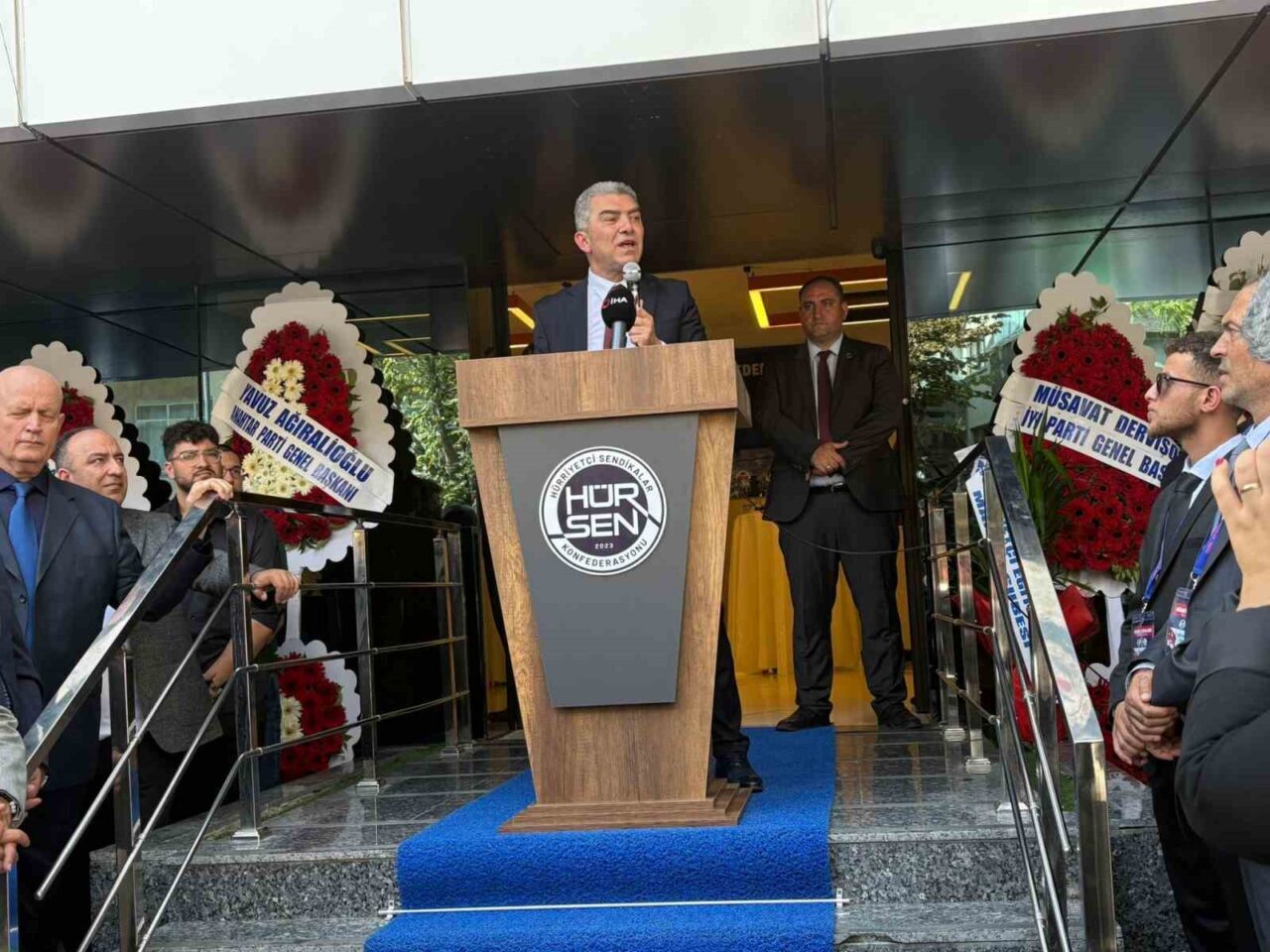 Hürriyetçi Sendikalar Konfederasyonu’nun (HÜR-SEN) yeni binası açıldı. Hürriyetçi Sendikalar Konfederasyonu’nun
