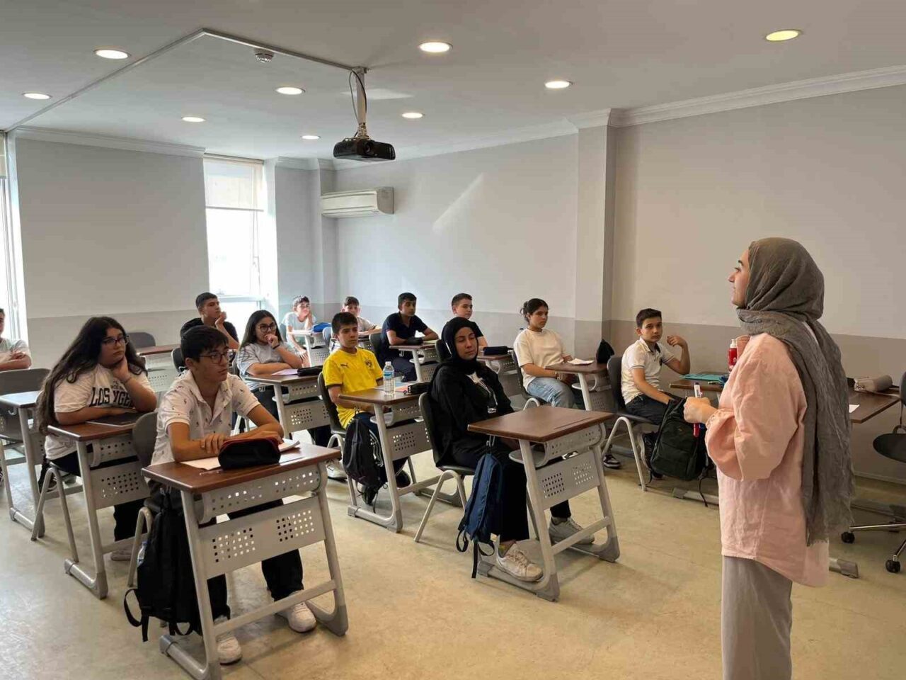 Esenyurt Belediyesi, öğrencilerin sınavlara eşit şartlarda hazırlanabilmesi amacıyla 26 farklı