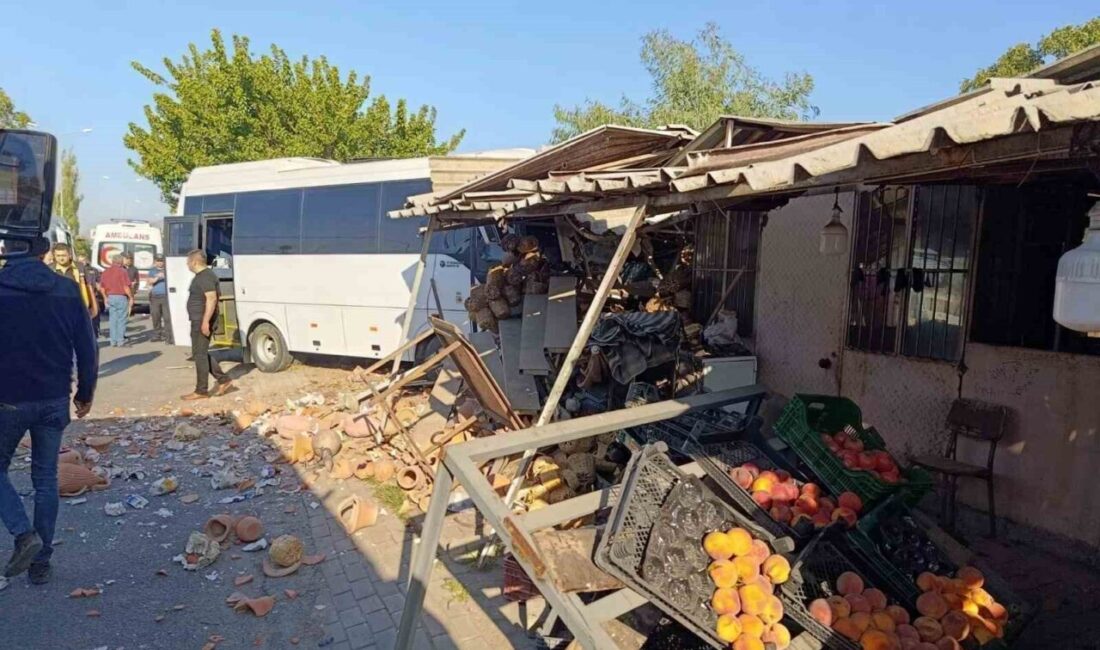 Aydın’ın Sultanhisar ilçesinde içerisinde 23 öğrencinin bulunduğu okul servisi sürücüsünün