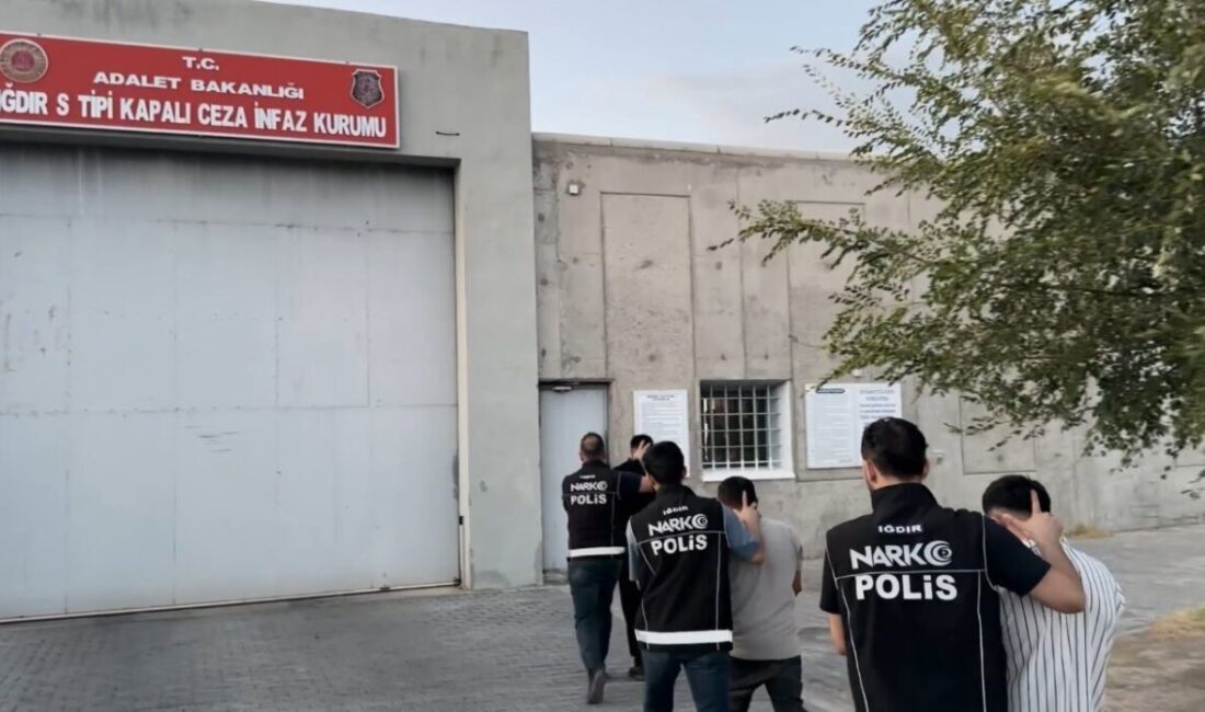Iğdır’da polis ekiplerinin düzenlediği uyuşturucu operasyonunda gözaltına alınan 3 kişi