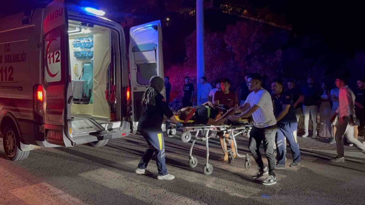 Antalya’nın Gazipaşa ilçesinde iki motosikletin çarpışması sonucu meydana gelen kazada,