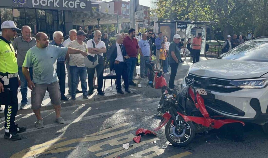 Tekirdağ’ın Çorlu ilçesinde çarpışan iki otomobilin arasında kalan ve sürüklenerek