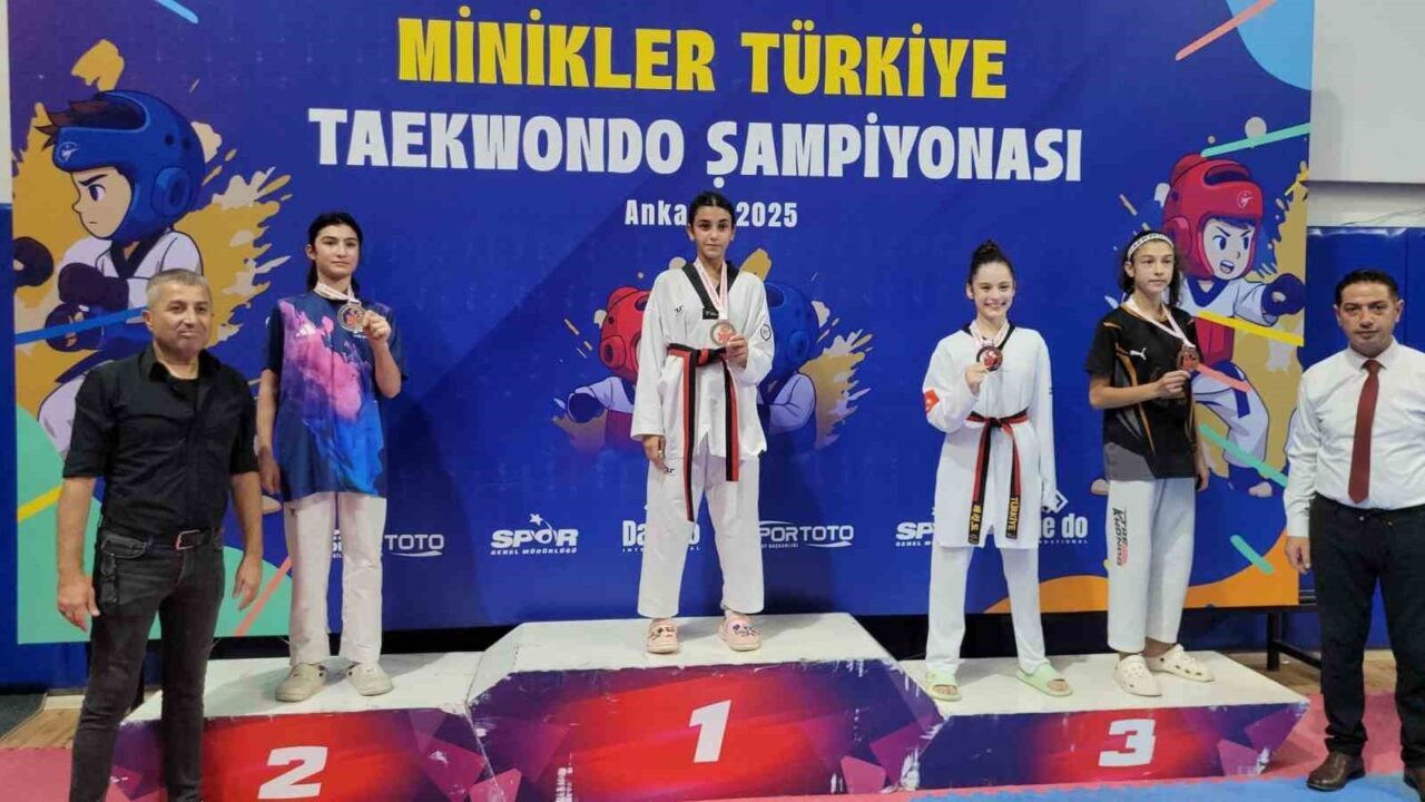 Minikler Türkiye Taekwondo Şampiyonasında Düzceli sporcu Asya Şengönül 9 maçta