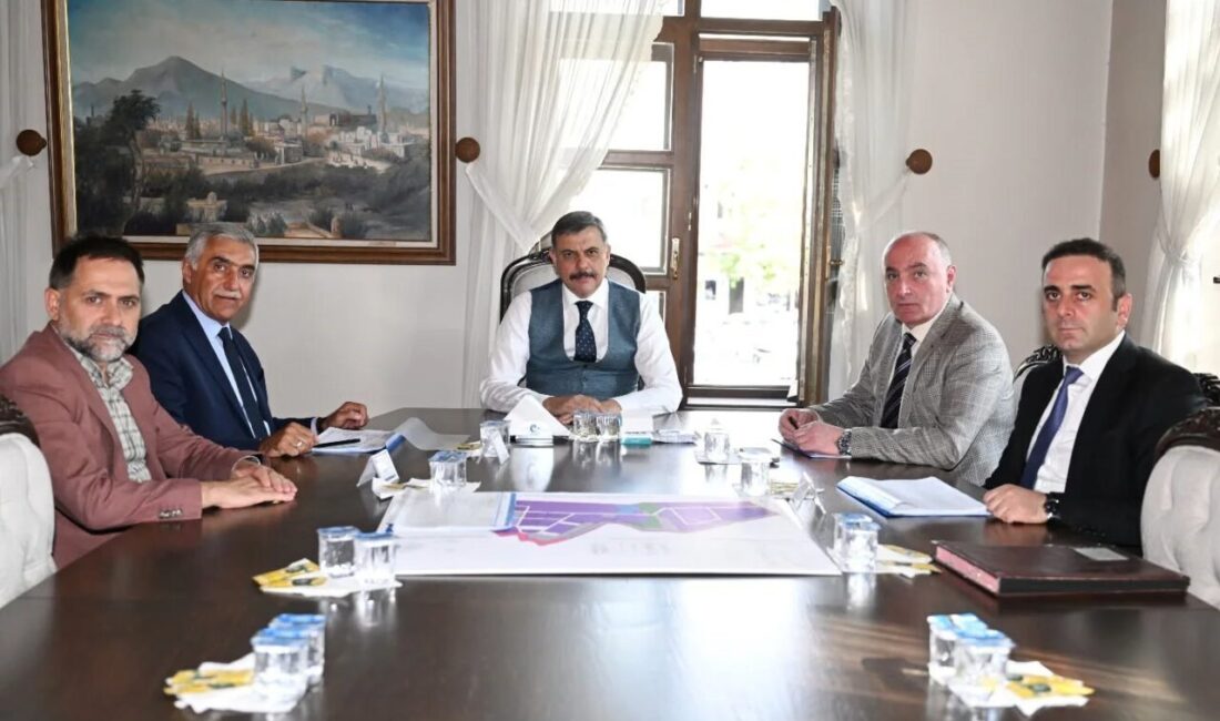 Erzurum 2. OSB yönetimi Vali Mustafa Çiftçi başkanlığında toplandı. Vali