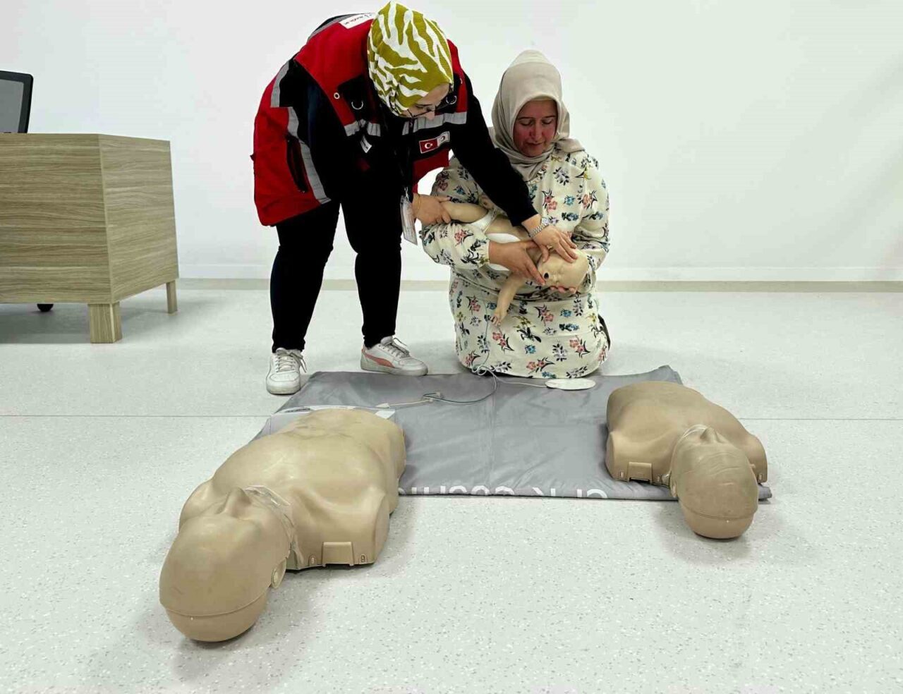 Türk Kızılay Manisa İl Merkezi Başkanı Öner Gürsel, yaptığı açıklamada,