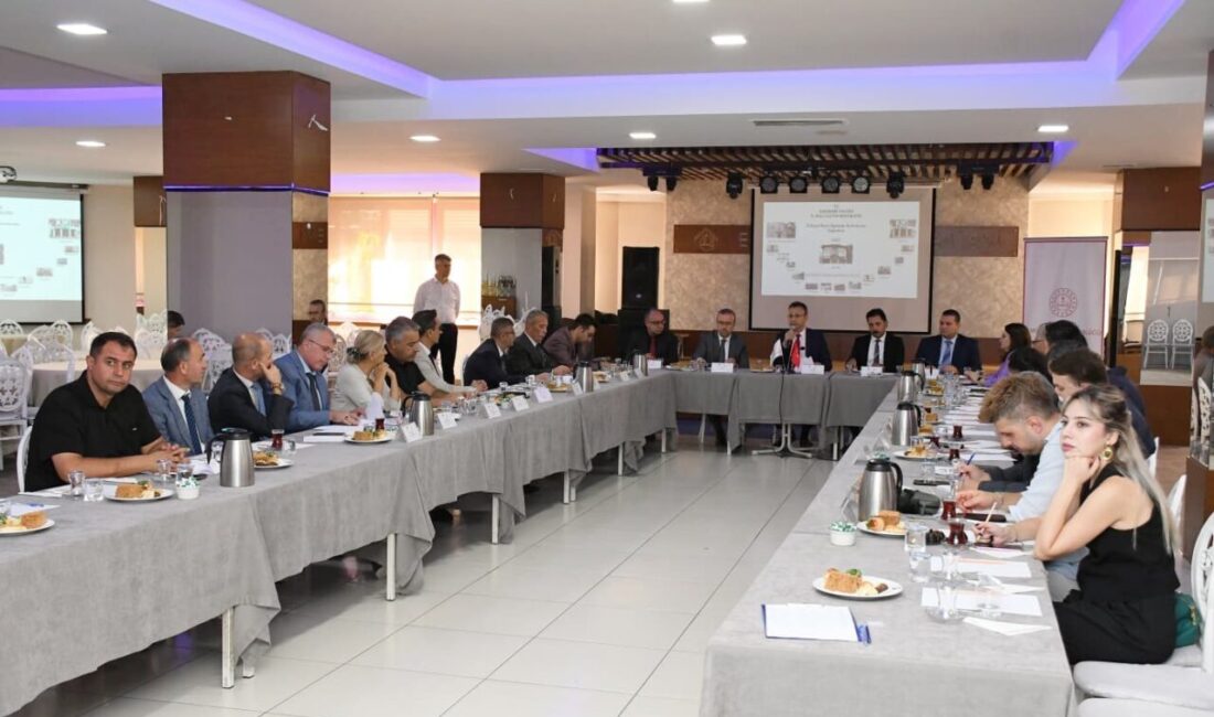 Eskişehir’de gerçekleştirilen ‘İl Hayat Boyu Öğrenme Komisyonu Toplantısı’nda değerlendirmede bulunuldu.