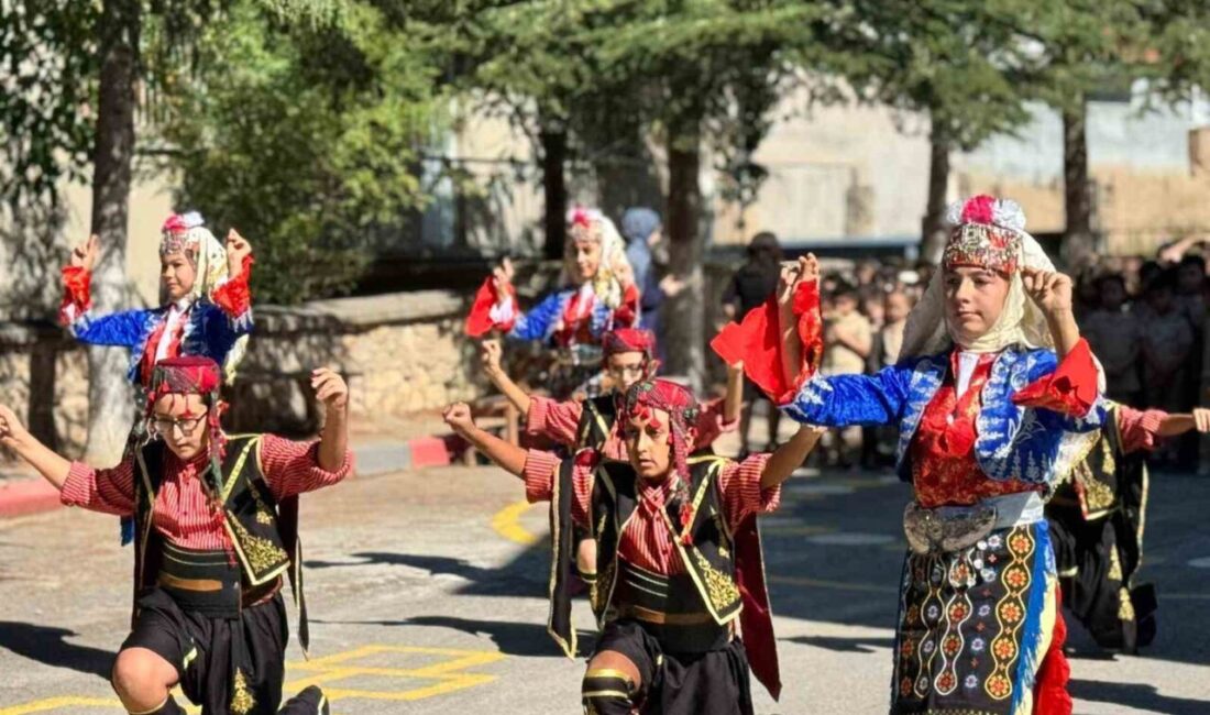 Afyonkarahisar’ın Bolvadin ilçesinde İlköğretim Haftası Kocatepe İlkokulu’nda düzenlenen programla kutlandı.