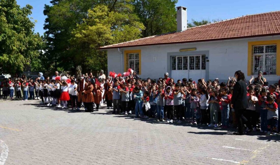 Tomarza’da İlköğretim Haftası kapsamında program düzenlendi. Tomarza İlçesinde 2025-2026 Eğitim-Öğretim