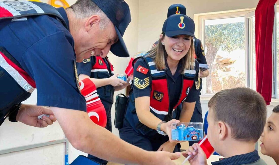 Aydın’ın İncirliova ilçesinde gerçekleştirilen etkinlikte ilkokul öğrencileri jandarmayı yakından tanıdı.