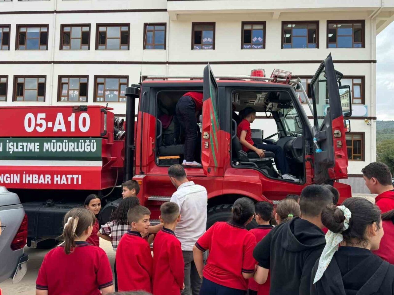 Çorum’un Osmancık ilçesinde “İlk Ders Yeşil Vatan” protokolü çerçevesinde ilkokul