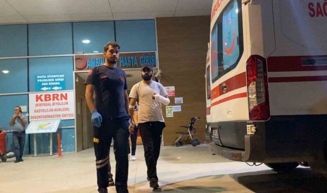 Bursa’nın İnegöl ilçesinde, çamaşır makinesinin bacağını spiralle kesmeye çalışan genç