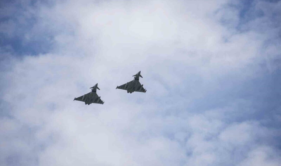 İngiltere hükümeti, Kraliyet Hava Kuvvetleri’ne (RAF) ait 2 Typhoon tipi