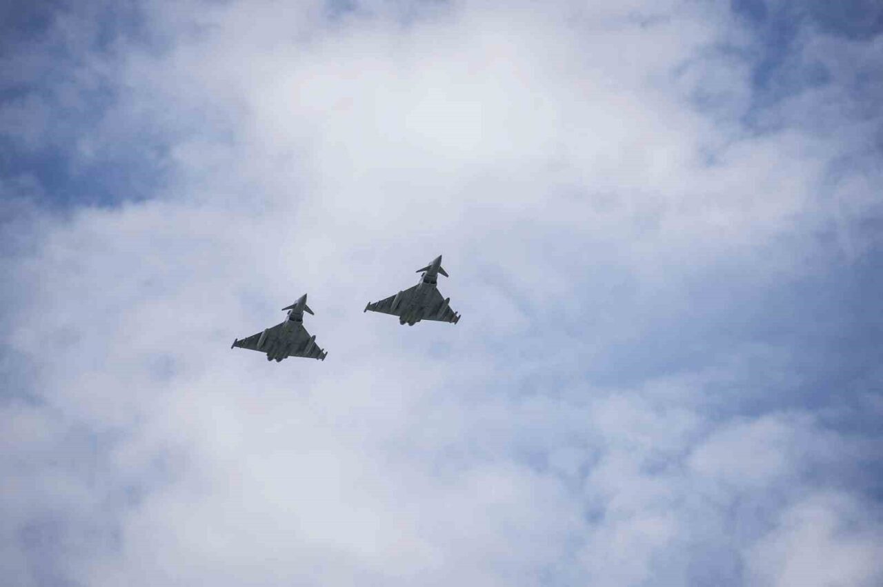 İngiltere hükümeti, Kraliyet Hava Kuvvetleri’ne (RAF) ait 2 Typhoon tipi