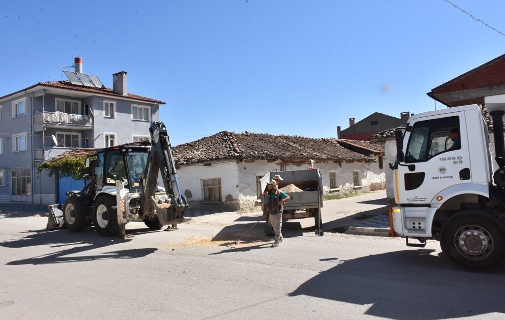 Eskişehir’in İnönü ilçesinde, ilçe merkezinde bulunan mahalle yollarında bakım ve