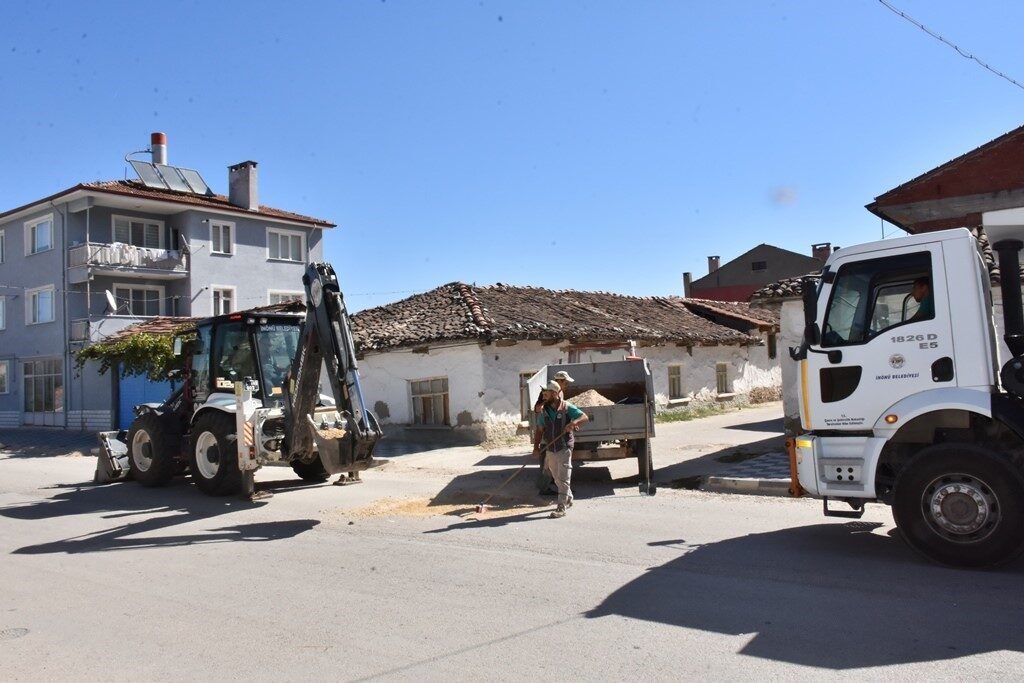 Eskişehir’in İnönü ilçesinde, ilçe merkezinde bulunan mahalle yollarında bakım ve