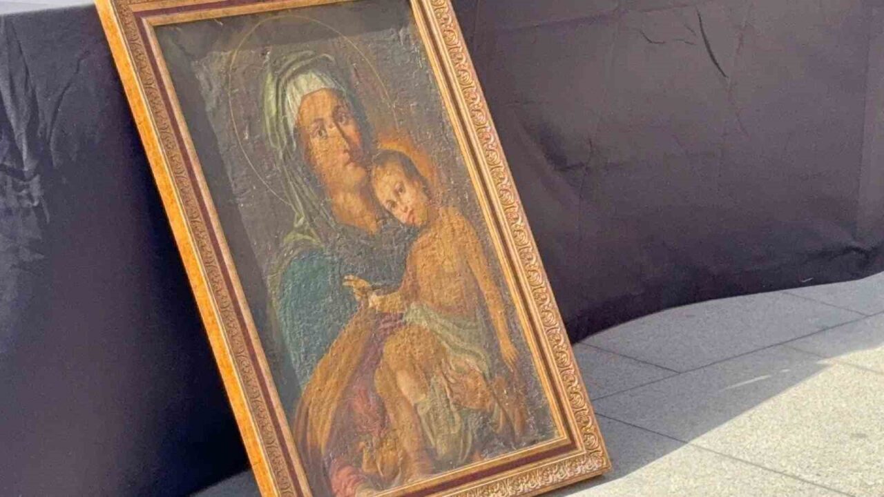 İstanbul’da tarihi eser kaçakçılarına yönelik düzenlenen operasyonlarda, aralarında 20 yıl