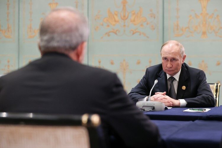 İran Cumhurbaşkanı Mesud Pezeşkiyan, Rusya Devlet Başkanı Vladimir Putin ile