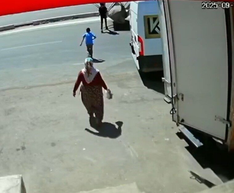 Kahramanmaraş’ta yolun karşısına geçmeye çalışan 2 ve 8 yaşındaki kardeşlere