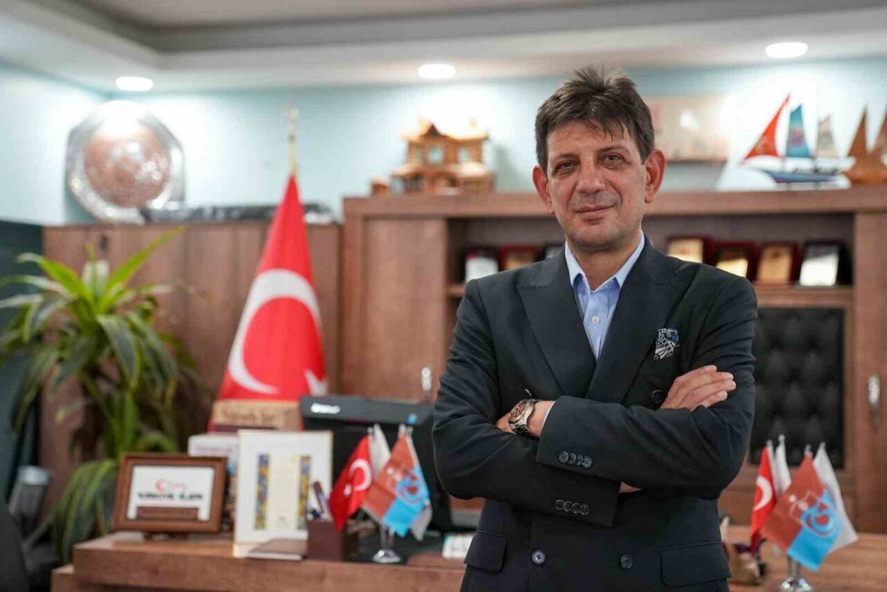 İstanbul Trabzonlular Federasyonu Başkanı İsmail Turgut Öksüz, milli kaleci Uğurcan