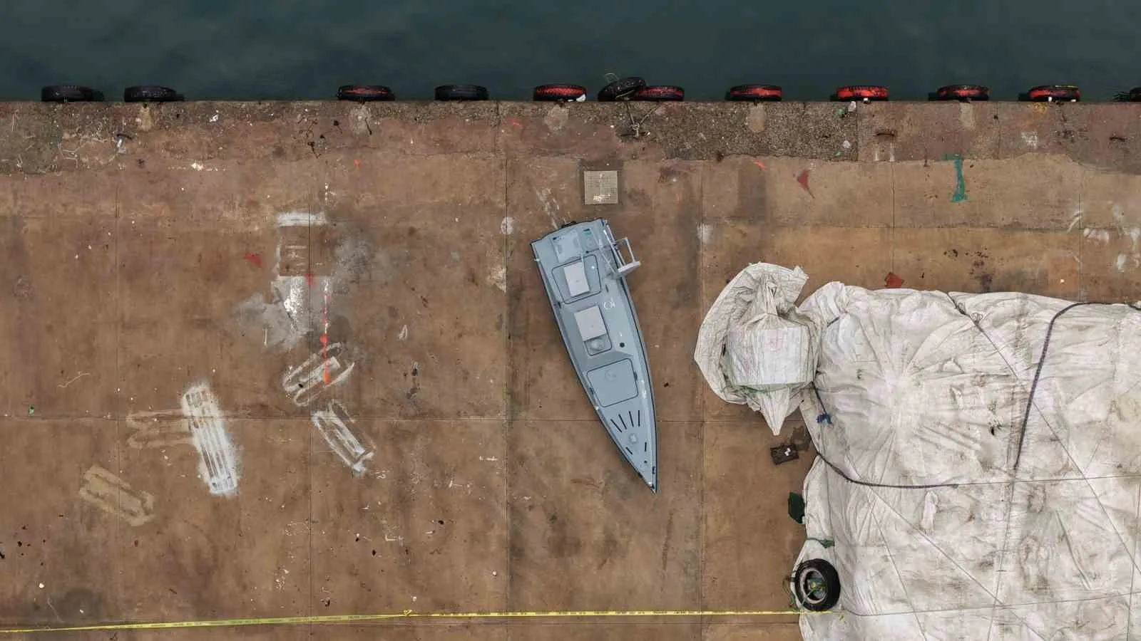 Trabzon’un Çarşıbaşı ilçesi açıklarında gece balıkçılar tarafından bulunarak kıyıya getirilen