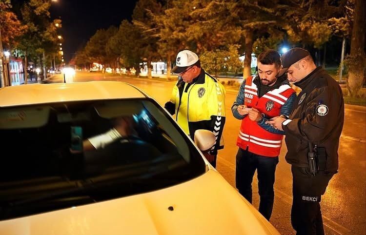 Isparta polis ekiplerince gerçekleştirilen abartı egzoz, motosiklet ve modifiye araç