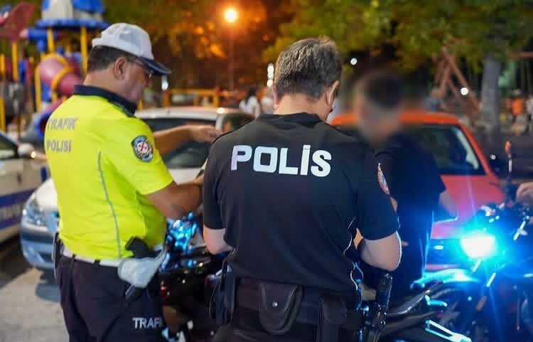 Isparta İl Emniyet Müdürlüğü ekipleri, dün gece vatandaşların huzuru ve