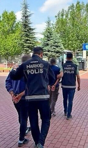 Isparta’da düzenlenen operasyonda 80 kullanımlık kağıda emdirilmiş sentetik kannabinoid ele