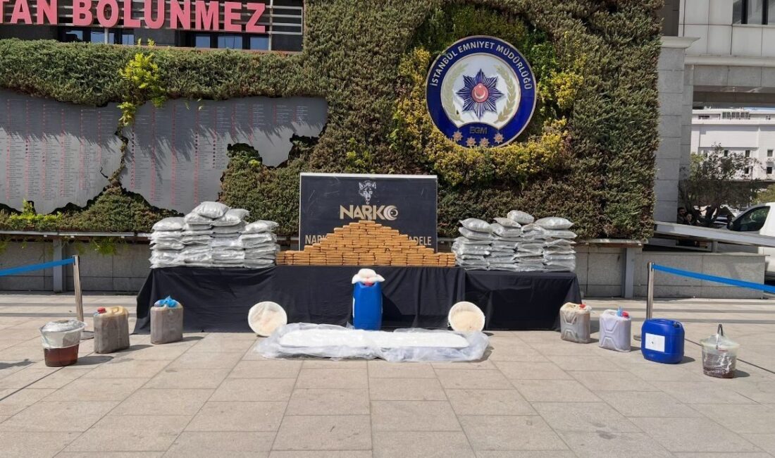 İstanbul’da düzenlenen operasyonda ele geçirilen uyuşturucu maddeler, emniyette sergilendi. İçişleri