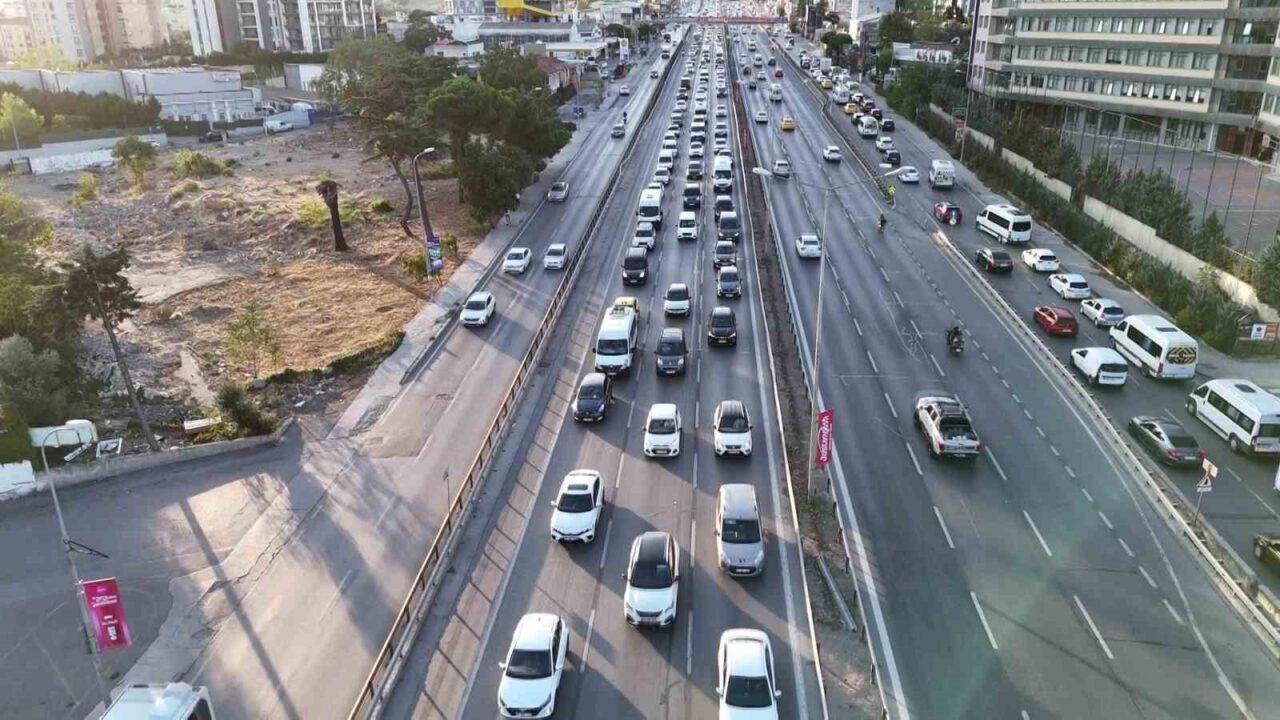 İstanbul’da, 2025-2026 eğitim öğretim yılının başlamasıyla birlikte akşam saatlerinde trafik