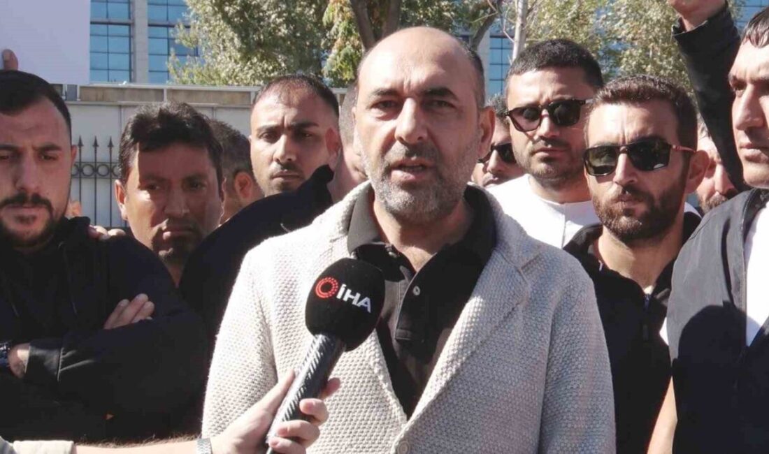 Ankara Büyükşehir Belediyesi (ABB) önünde, sözleşmeleri sona eren yaklaşık bin