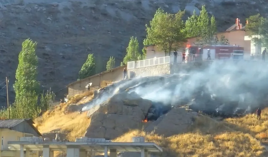Hakkari Belediyesi İtfaiye Müdürlüğü ekipleri, hafta sonu kentin farklı noktalarında