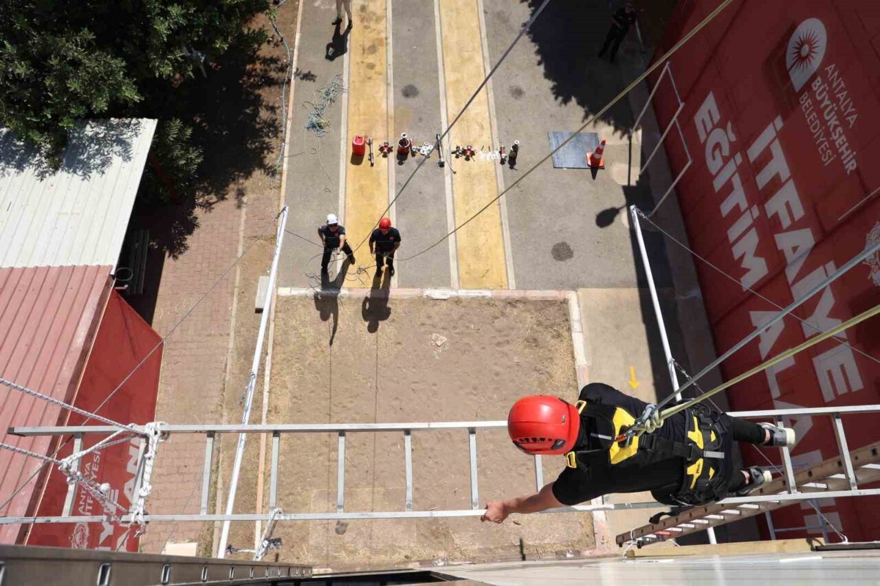 Antalya Büyükşehir Belediyesi, itfaiye teşkilatını güçlendirmek amacıyla 45 yeni itfaiye