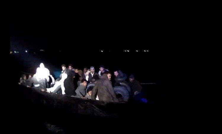 İzmir’in Urla ilçesi açıklarında Sahil Güvenlik ekiplerince gerçekleştirilen operasyonda 43’ü