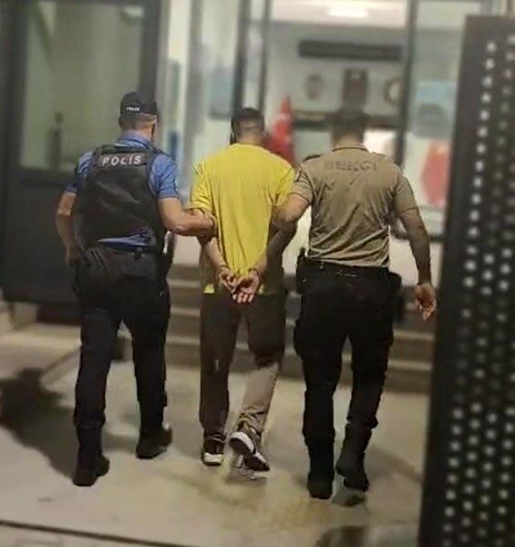 İzmir’de Konak İlçe Emniyet Müdürlüğü ekipleri tarafından yapılan uygulamada 19