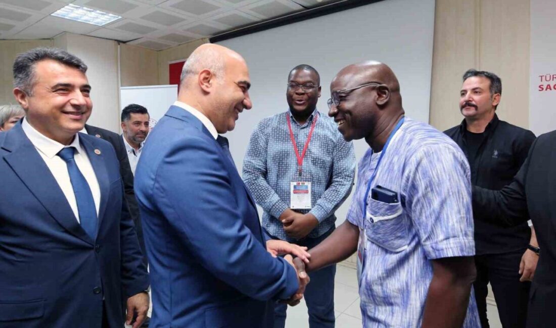 Burkina Faso’dan gelen 16 sağlık çalışanı, İzmir’de verilen acil ve