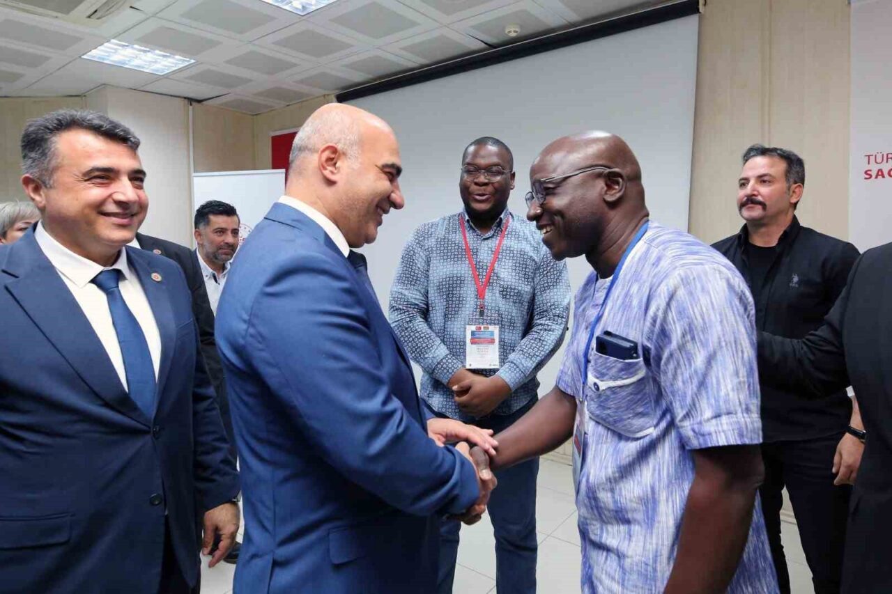 Burkina Faso’dan gelen 16 sağlık çalışanı, İzmir’de verilen acil ve