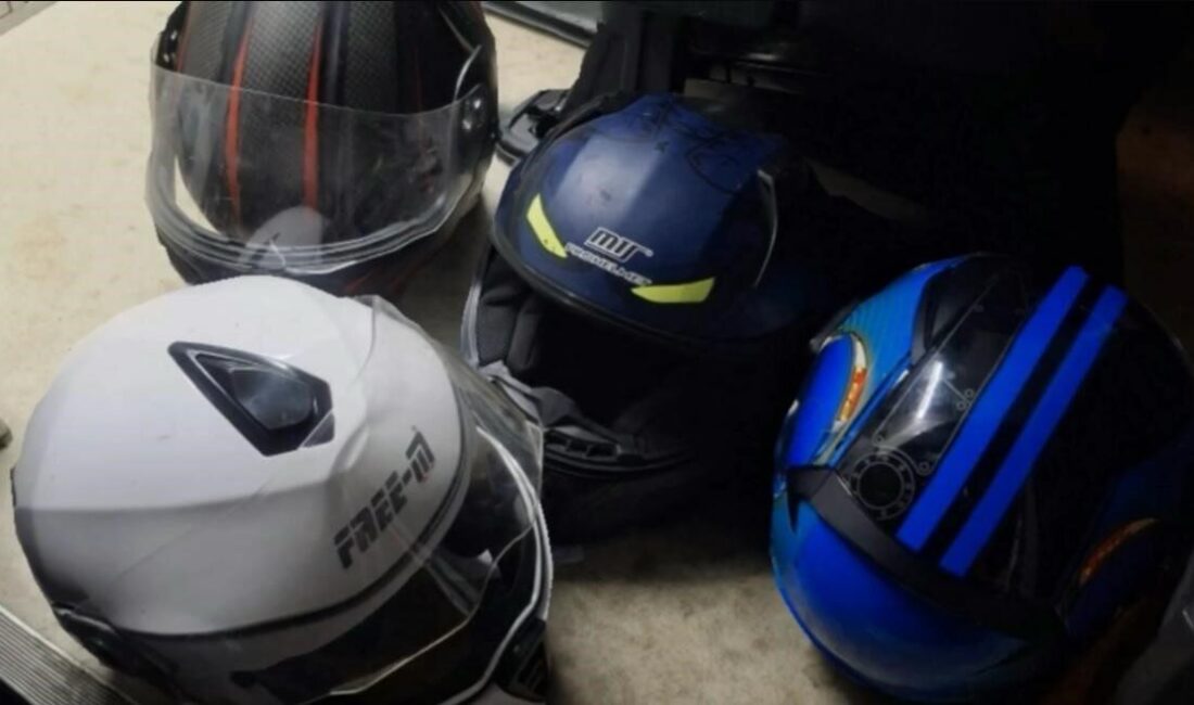 İzmir’in Karşıyaka ilçesinde bir iş yerine silahlı soygun gerçekleştirip çanta