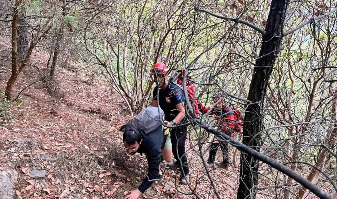 İzmir Balçova Terapi Ormanları’nda dağlık alanda tırmanırken kayalıklarda mahsur kalan