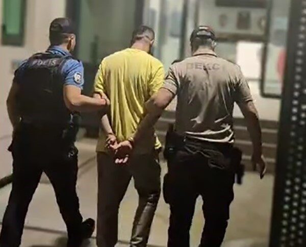 İzmir’in Konak ilçesinde polis ekiplerinin şüphe üzerine durdurduğu 2 kişinin,