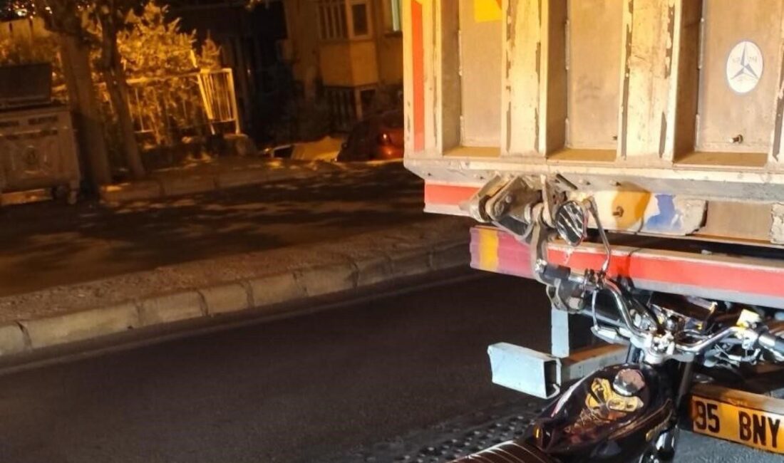 İzmir’in Bornova ilçesinde meydana gelen trafik kazasında motosikletin park halindeki
