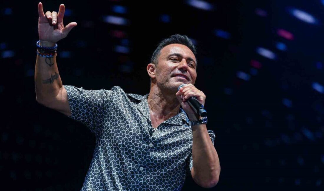 İzmir Enternasyonal Fuarı’nın en çok ilgi gören etkinliklerinden Çim Konserleri,