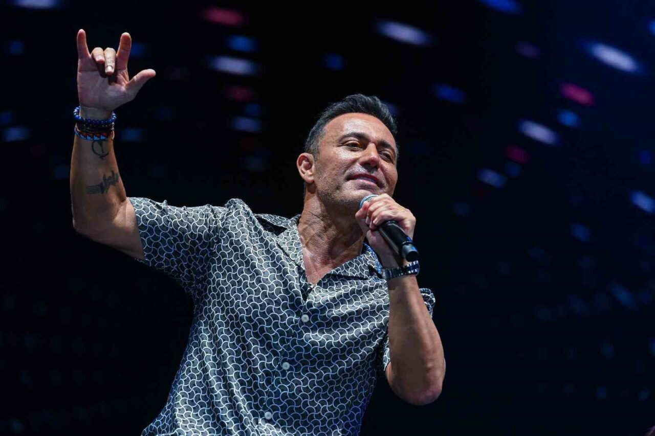 İzmir Enternasyonal Fuarı’nın en çok ilgi gören etkinliklerinden Çim Konserleri,