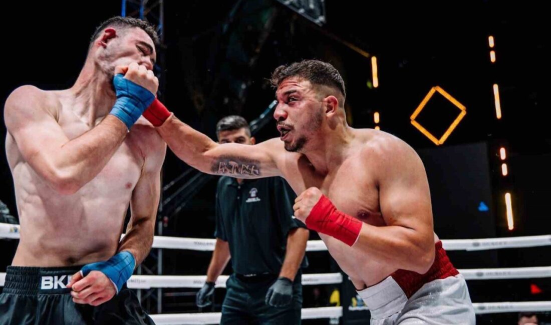 İzmirli şampiyon boksör Emircan Gülşen, Karadağ’ın Budva şehrinde düzenlenen Bare