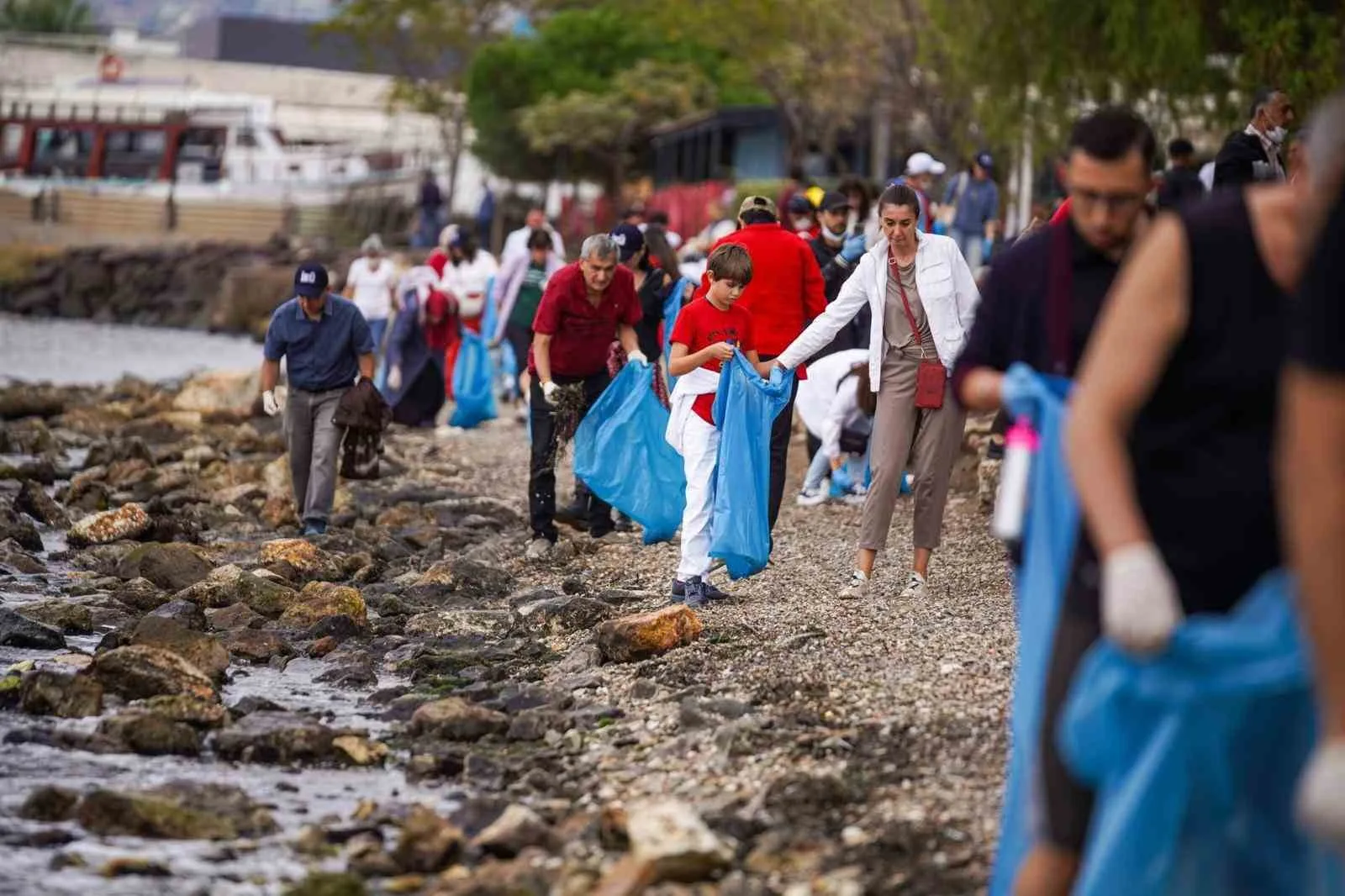 Yaizu Chuo Lisesi’nin Japonya ve dünya genelinde yürüttüğü plaj temizliği