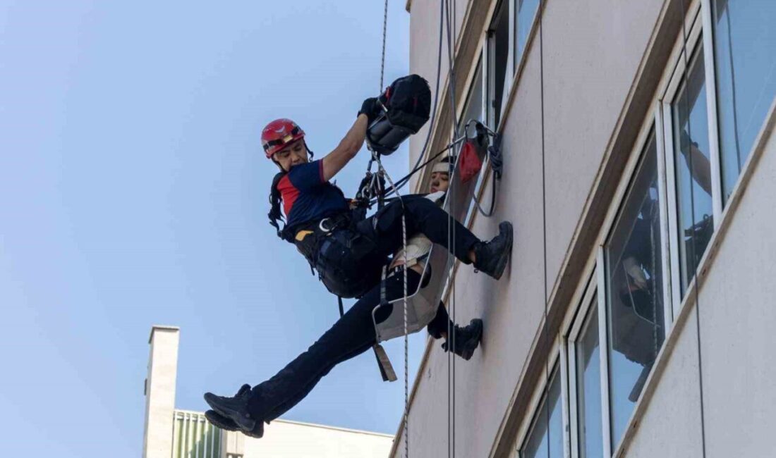 İtfaiye Haftası etkinlikleri kapsamında İzmir İtfaiyesi tarafından İZSU Genel Müdürlüğü
