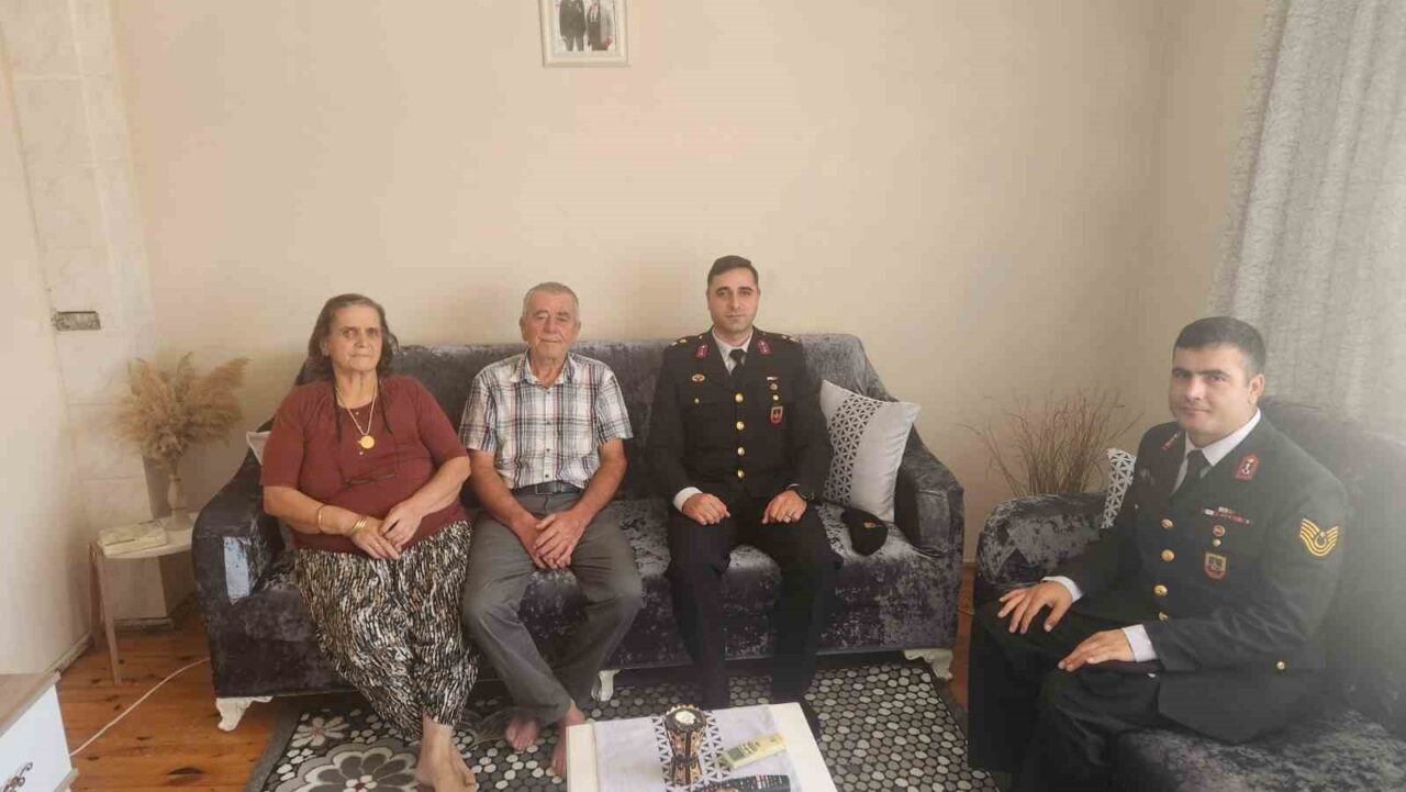 Jandarma ekipleri, Aydın’ın Karpuzlu ve Koçarlı ilçesinde yaşayan Kıbrıs gazilerini