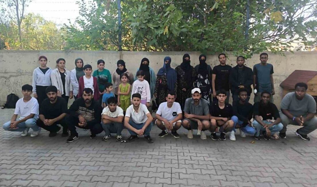 Balıkesir’in Edremit ilçesi Narlı Mahallesi’nde jandarma ekiplerinin göçmen kaçakçılığı ile