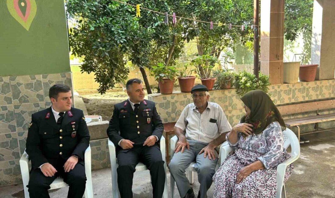Aydın’ın Çine ilçesinde yaşayan şehit ailelerini unutmayan jandarma ekipleri, her