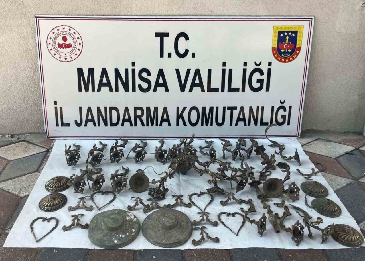 Manisa’nın Soma ilçesinde Soma İlçe Jandarma Komutanlığı ekipleri kaçak kazı