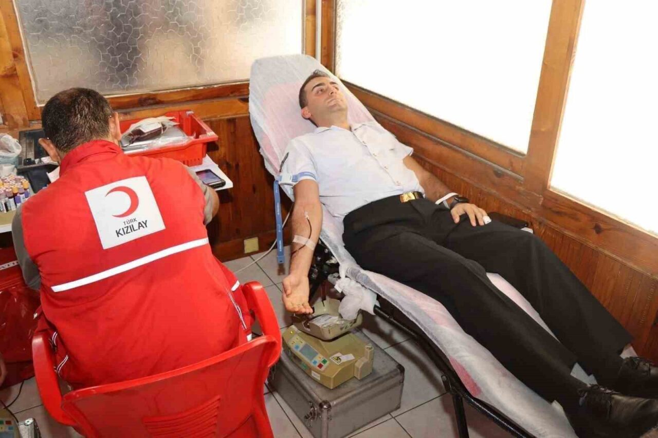 Mersin İl Jandarma Komutanlığı, Kızılay tarafından başlatılan ’Birbirimize Candan Bağlıyız’